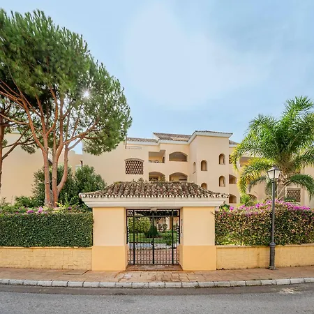 Amazing 4br Apart. Parking, Pool, Close To The Sea Apartament