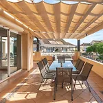 Daire Amazing 4br Apart. Parking, Pool, Close To The Sea