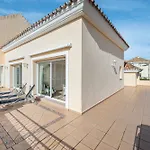 Daire Amazing 4br Apart. Parking, Pool, Close To The Sea *