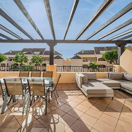 Apartmán Amazing 4br Apart. Parking, Pool, Close To The Sea