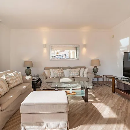 Amazing 4br Apart. Parking, Pool, Close To The Sea *