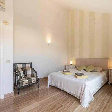 Apartmán Amazing 4br Apart. Parking, Pool, Close To The Sea