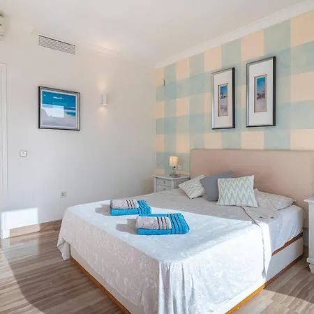 Amazing 4br Apart. Parking, Pool, Close To The Sea Appartement