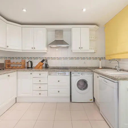 Amazing 4br Apart. Parking, Pool, Close To The Sea