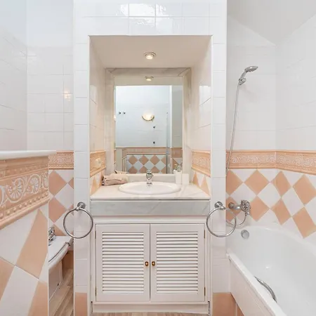 Amazing 4br Apart. Parking, Pool, Close To The Sea * Marbella