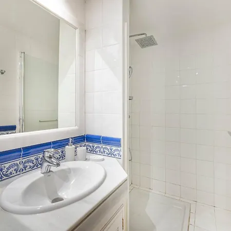 Apartmán Amazing 4br Apart. Parking, Pool, Close To The Sea