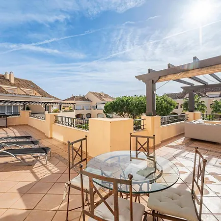 Amazing 4br Apart. Parking, Pool, Close To The Sea