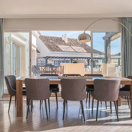 Amazing 4br Apart. Parking, Pool, Close To The Sea *