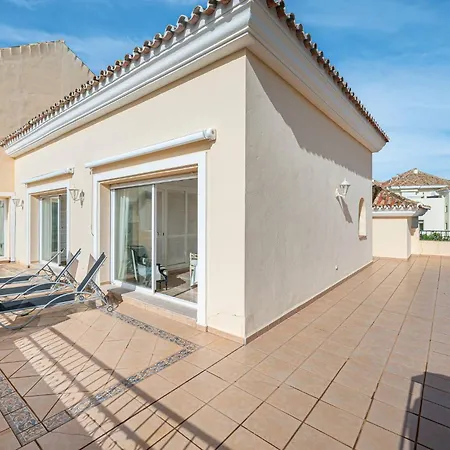 Apartment Amazing 4br Apart. Parking, Pool, Close To The Sea *