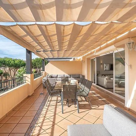Apartment Amazing 4br Apart. Parking, Pool, Close To The Sea