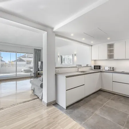 Amazing 4br Apart. Parking, Pool, Close To The Sea 마르베야