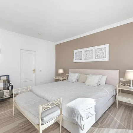 Amazing 4br Apart. Parking, Pool, Close To The Sea
