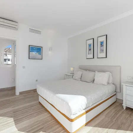 Amazing 4br Apart. Parking, Pool, Close To The Sea 아파트 마르베야