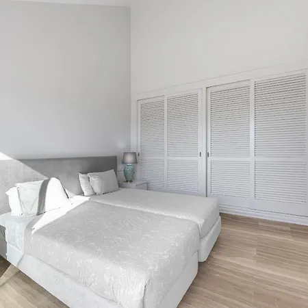 Amazing 4br Apart. Parking, Pool, Close To The Sea *