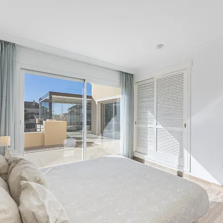 Apartman Amazing 4br Apart. Parking, Pool, Close To The Sea