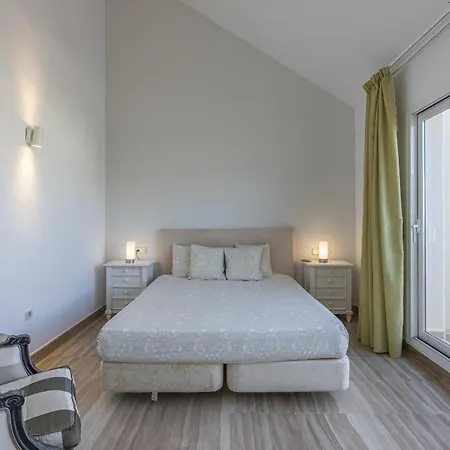 Amazing 4br Apart. Parking, Pool, Close To The Sea 아파트 *
