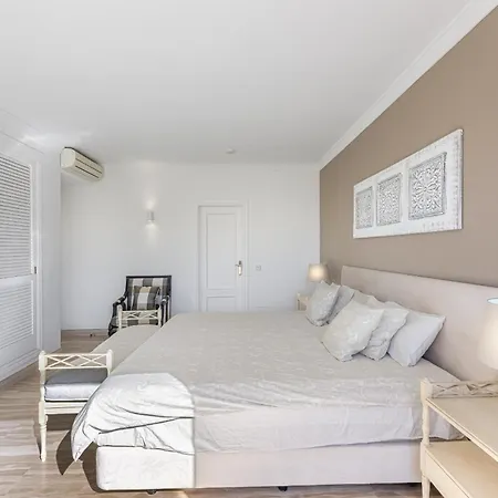 Amazing 4br Apart. Parking, Pool, Close To The Sea Apartman *
