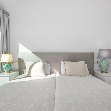 Amazing 4br Apart. Parking, Pool, Close To The Sea Apartman *