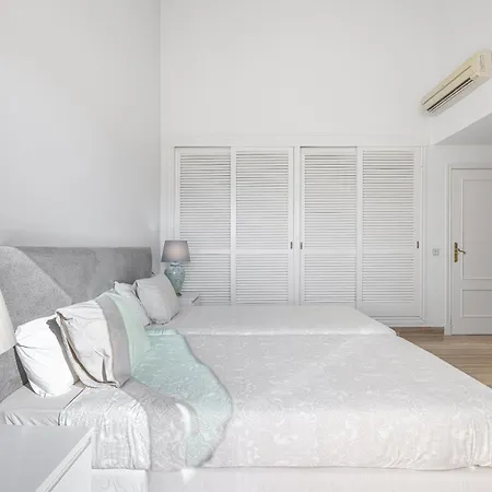 Apartman Amazing 4br Apart. Parking, Pool, Close To The Sea