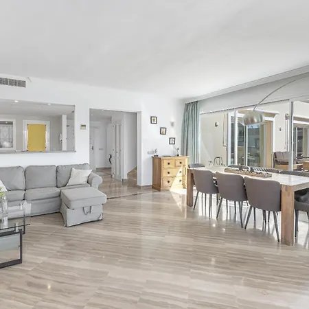 Amazing 4br Apart. Parking, Pool, Close To The Sea