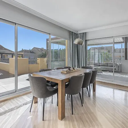 Apartman Amazing 4br Apart. Parking, Pool, Close To The Sea