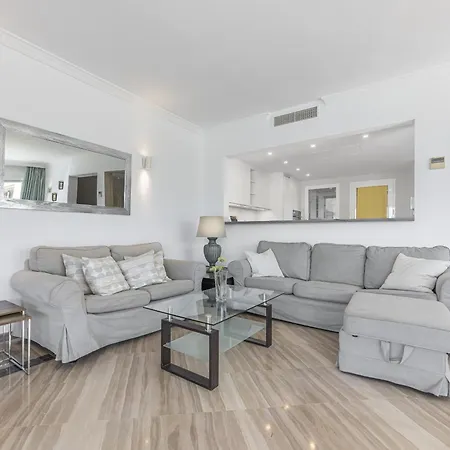 Amazing 4br Apart. Parking, Pool, Close To The Sea 아파트 *