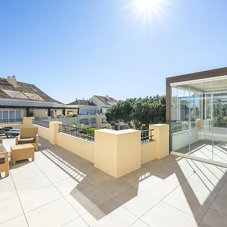 Apartman Amazing 4br Apart. Parking, Pool, Close To The Sea