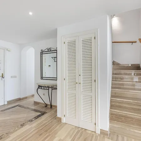 Amazing 4br Apart. Parking, Pool, Close To The Sea