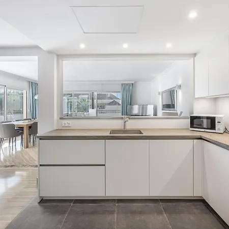 Amazing 4br Apart. Parking, Pool, Close To The Sea Apartman
