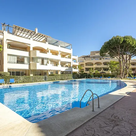 Amazing 4br Apart. Parking, Pool, Close To The Sea 아파트