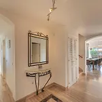 Apartmán Amazing 4br Apart. Parking, Pool, Close To The Sea *