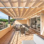 Apartmán Amazing 4br Apart. Parking, Pool, Close To The Sea