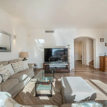 Amazing 4br Apart. Parking, Pool, Close To The Sea Apartment *