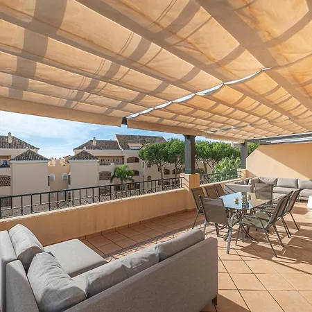 Apartment Amazing 4br Apart. Parking, Pool, Close To The Sea