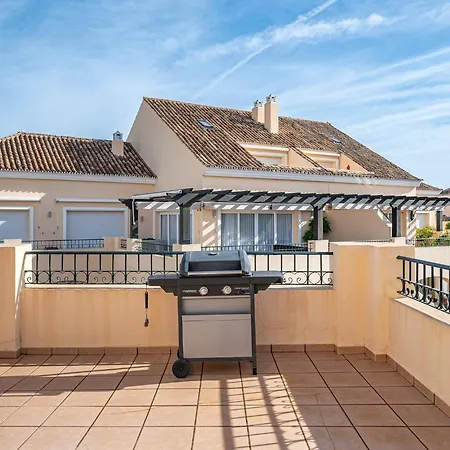 Amazing 4br Apart. Parking, Pool, Close To The Sea * 马尔韦利亚