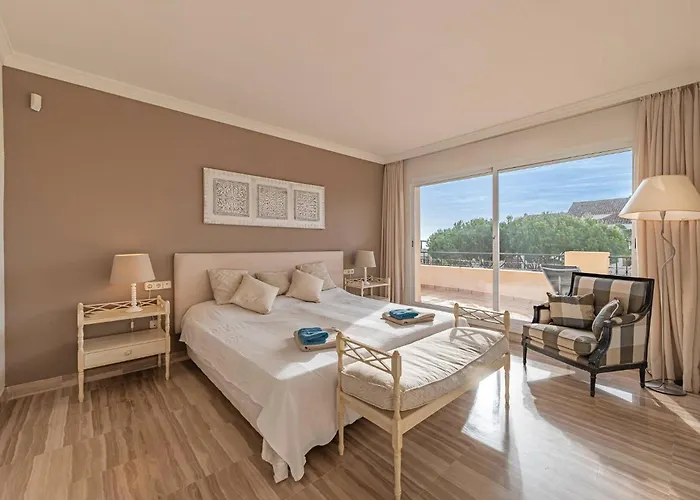 Amazing 4br Apart. Parking, Pool, Close To The Sea 马尔韦利亚