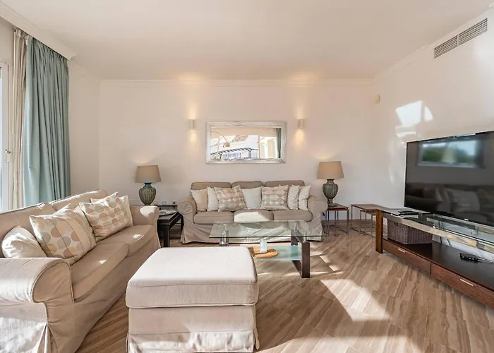 Amazing 4br Apart. Parking, Pool, Close To The Sea *