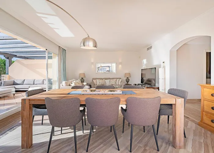 公寓 Amazing 4br Apart. Parking, Pool, Close To The Sea 马尔韦利亚