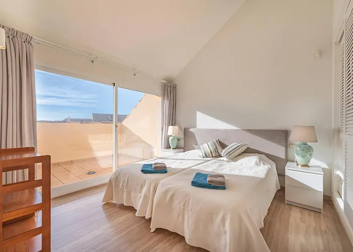 Amazing 4br Apart. Parking, Pool, Close To The Sea 马尔韦利亚