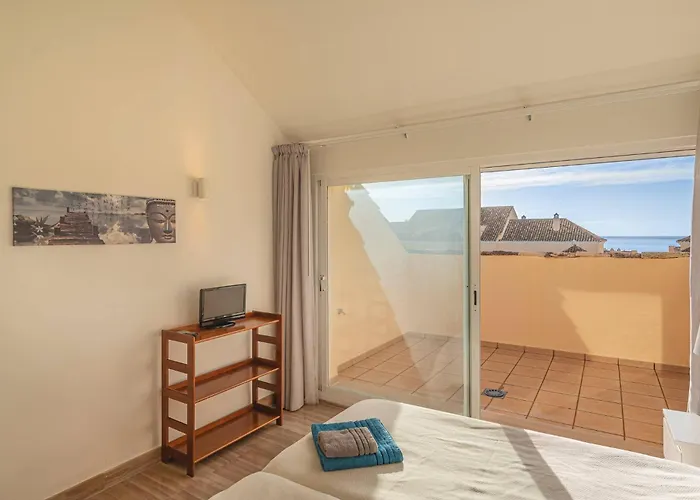 Amazing 4br Apart. Parking, Pool, Close To The Sea 马尔韦利亚