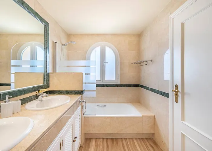 公寓 Amazing 4br Apart. Parking, Pool, Close To The Sea *