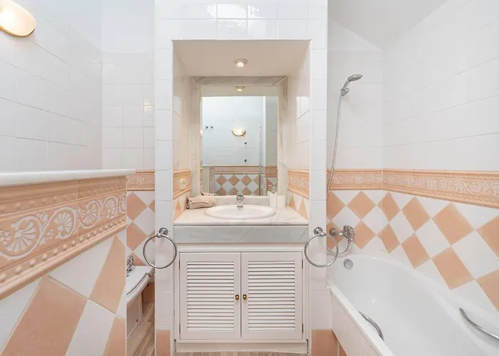 Amazing 4br Apart. Parking, Pool, Close To The Sea * 马尔韦利亚