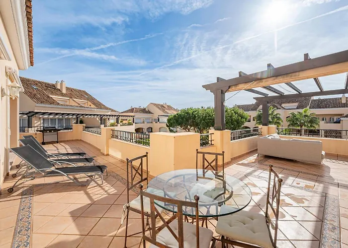 Amazing 4br Apart. Parking, Pool, Close To The Sea