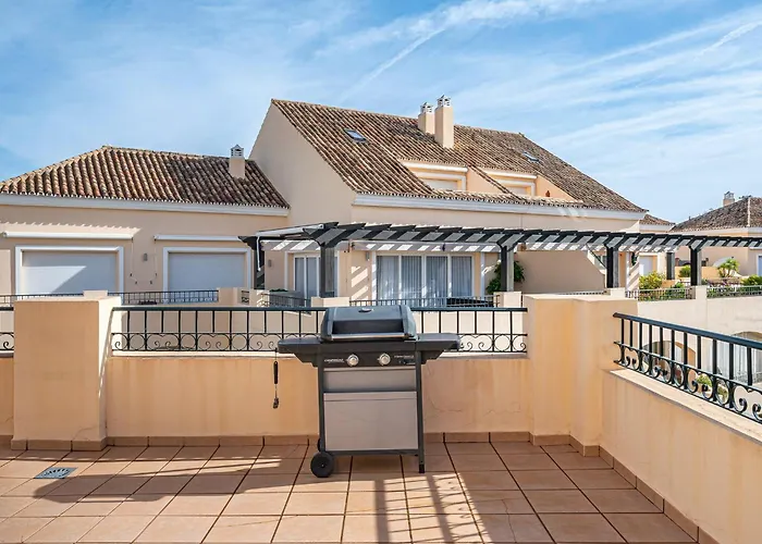 Amazing 4br Apart. Parking, Pool, Close To The Sea * 马尔韦利亚