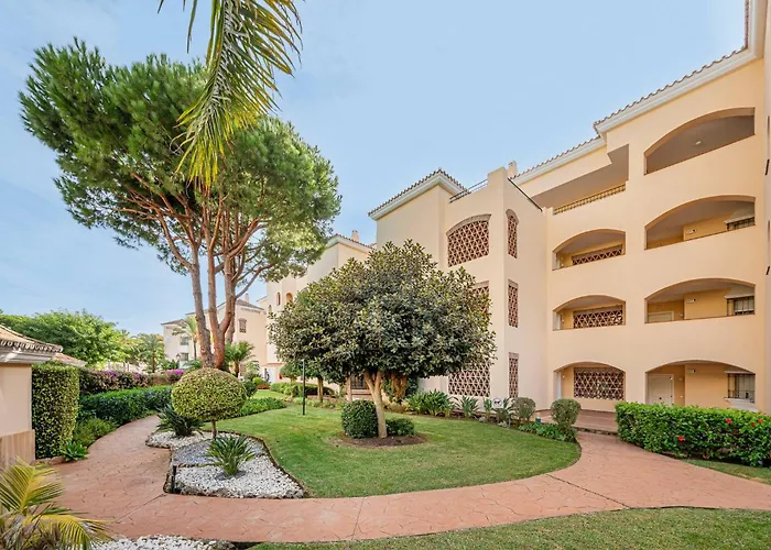 Amazing 4br Apart. Parking, Pool, Close To The Sea 马尔韦利亚