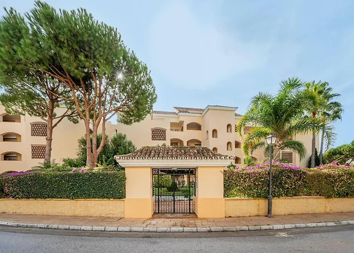 Amazing 4br Apart. Parking, Pool, Close To The Sea 公寓