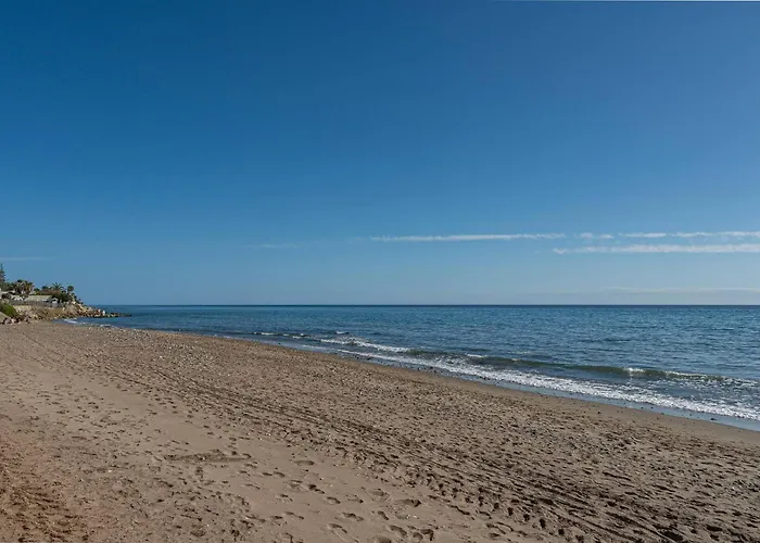 Amazing 4br Apart. Parking, Pool, Close To The Sea 马尔韦利亚